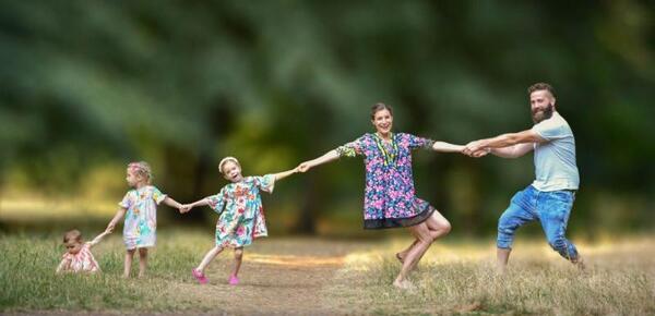 مادر ژست های عکس خانوادگی ایرانی در آتلیه