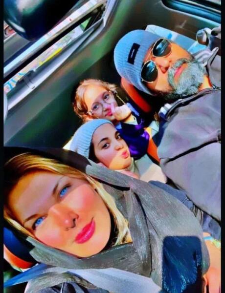 عکس خانوادگی رضا صادقی خواننده
