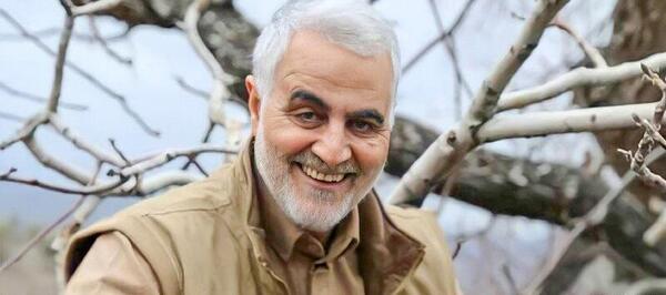 عکس سردار سلیمانی با خنده