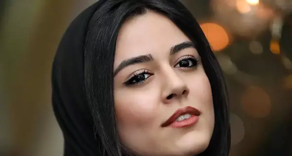 عکس کنار دریا ایرانی