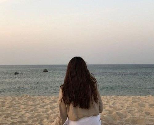 عکس پروفایل دخترونه رو به دریا