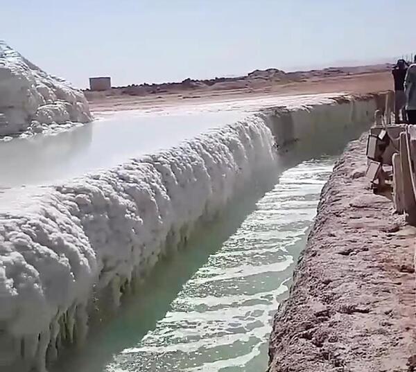 عکس دریاچه نمک اصفهان