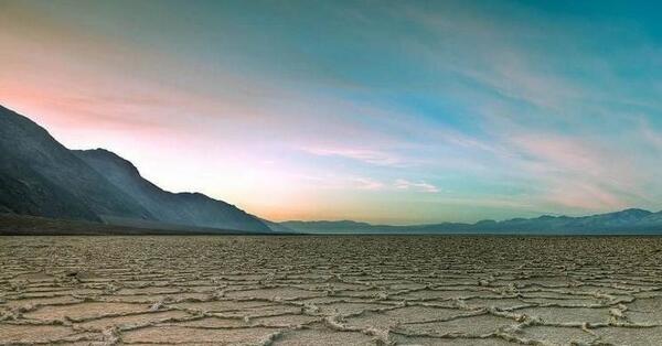 عکس دریاچه نمک اصفهان