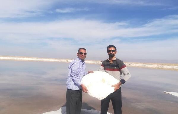 عکس دریاچه نمک در شیراز