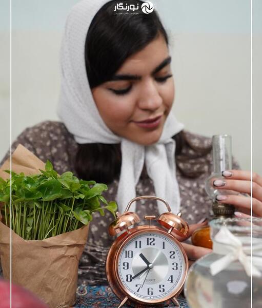 ایده عکس گرفتن کنار سفره هفت سین