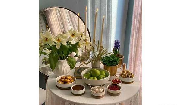 ایده عکس گرفتن کنار سفره هفت سین