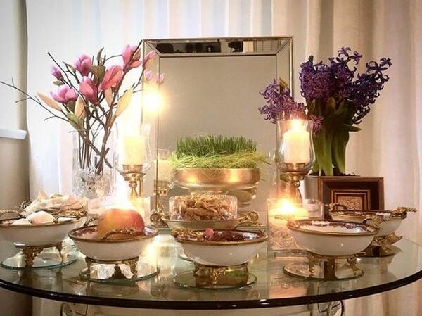 ایده عکس کودک با سفره هفت سین