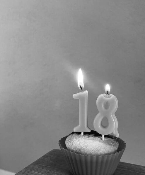 ایده عکس تولد 18 سالگی