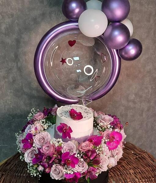 ایده عکس تولد با دسته گل