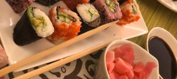 عکس غذای چینی سوشی