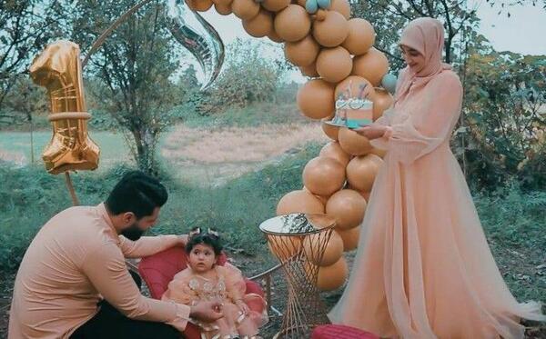 ایده عکس تولد یک سالگی در طبیعت