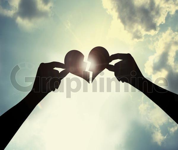 عکس استیکر قلب با دست