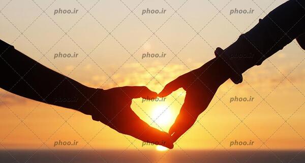 عکس استیکر قلب با دست