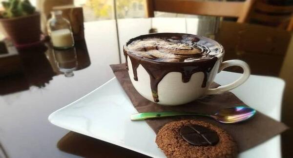 عکس قهوه و کیک در کافی شاپ
