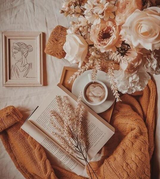 عکس دختر با قهوه و کتاب