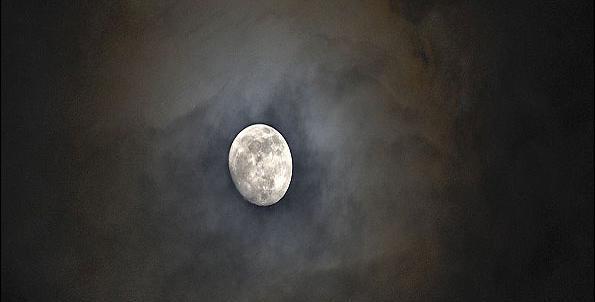 عکس ماه از نمای نزدیک