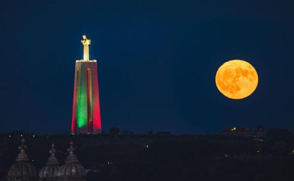عکس ماه آبی ۱۴۰۳