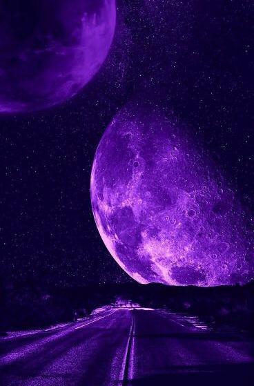 عکس ماه بنفش برای تصویر زمینه