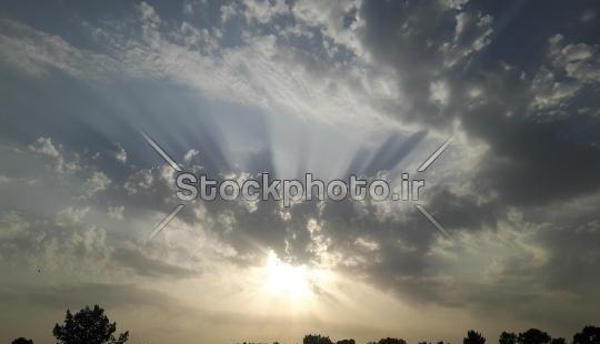 عکس زیبای ماه پشت ابر