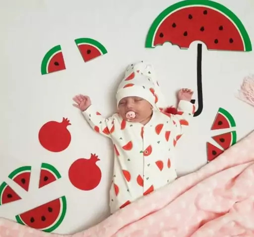 مدل عکس یلدایی نوزاد در خانه