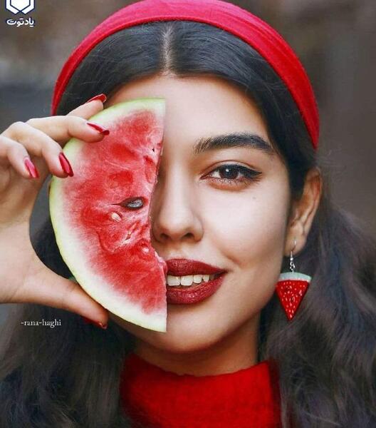 ژست عکس یلدا پسرانه