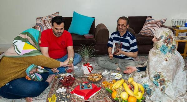 عکس شب یلدای خانوادگی