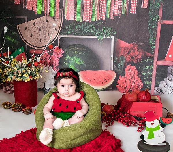 ایده عکس یلدایی نوزاد در منزل