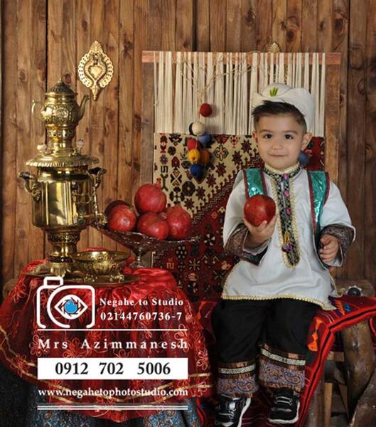 عکس آتلیه ای یلدایی کودک