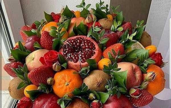 عکس یلدایی با انار