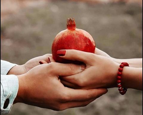 عکس یلدایی با انار