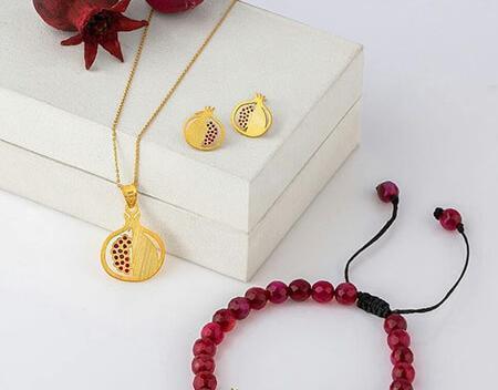 عکس گردنبند برای شب یلدا