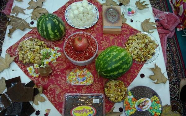 عکس سفره شب یلدا فیک