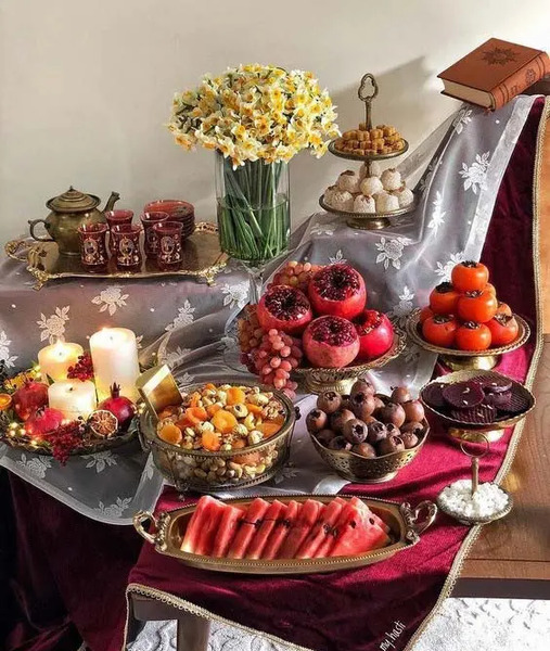 عکس تزیین شب یلدا با کرسی