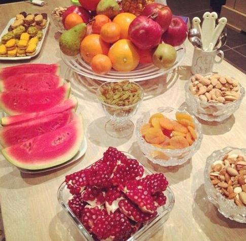 عکس سفره ی یلدا ساده