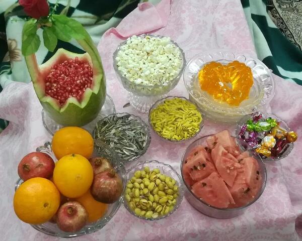 عکس سفره ی یلدا ساده