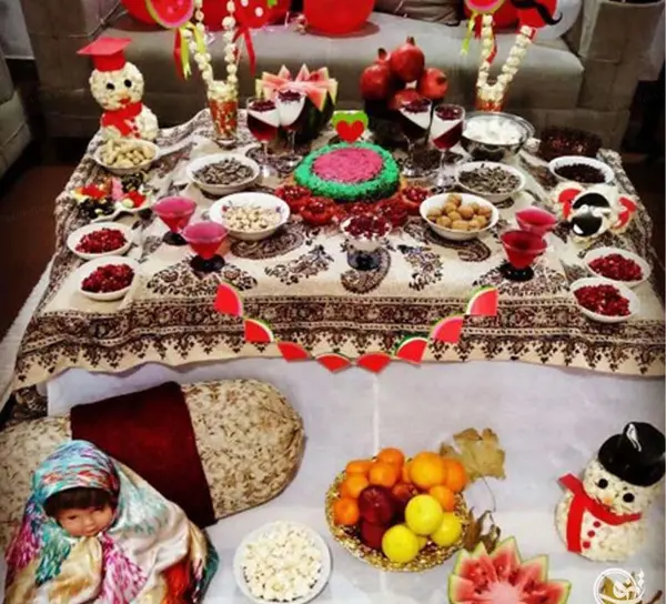 عکس سفره شب یلدا با کرسی