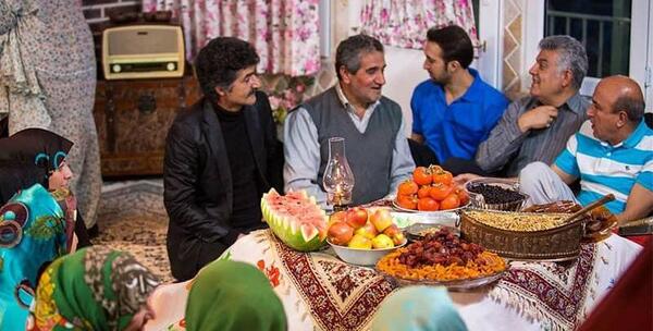 عکس شب یلدا با خانواده