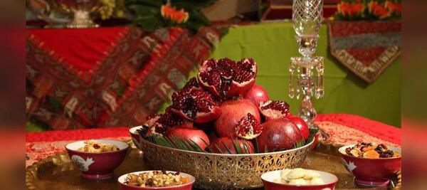 عکس شب یلدا با خانواده