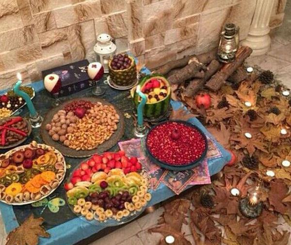 عکس چیدن سفره یلدا