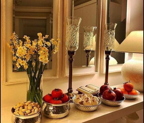 عکس چیدن سفره یلدا