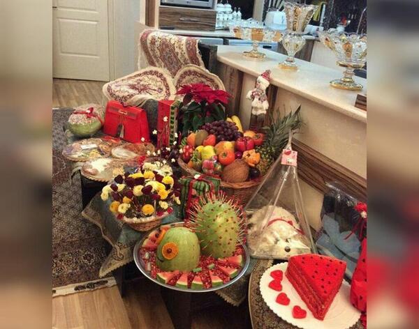 عکس چیدن سفره یلدا