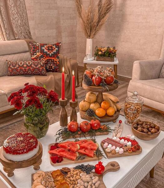 عکس چیدن میز شب یلدا