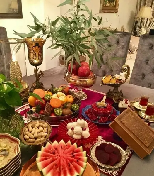 عکس چیدن میز شب یلدا