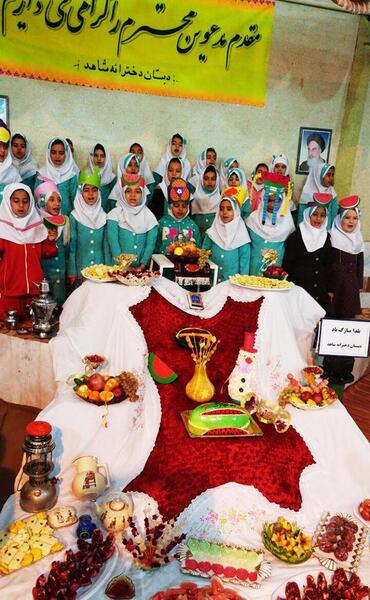 عکس جشن یلدا در مدرسه