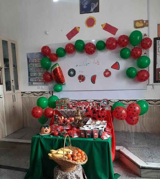 عکس جشن یلدا تو مدرسه