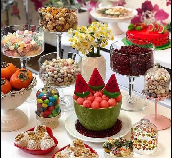 دانلود عکس چیدمان میز شب یلدا