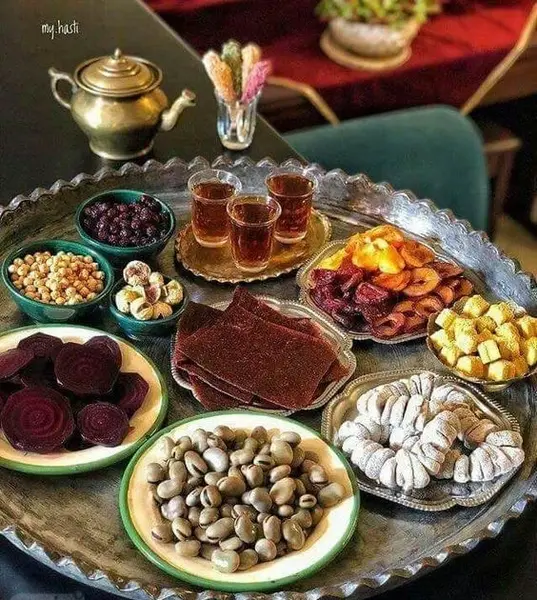 دانلود عکس چیدمان میز شب یلدا