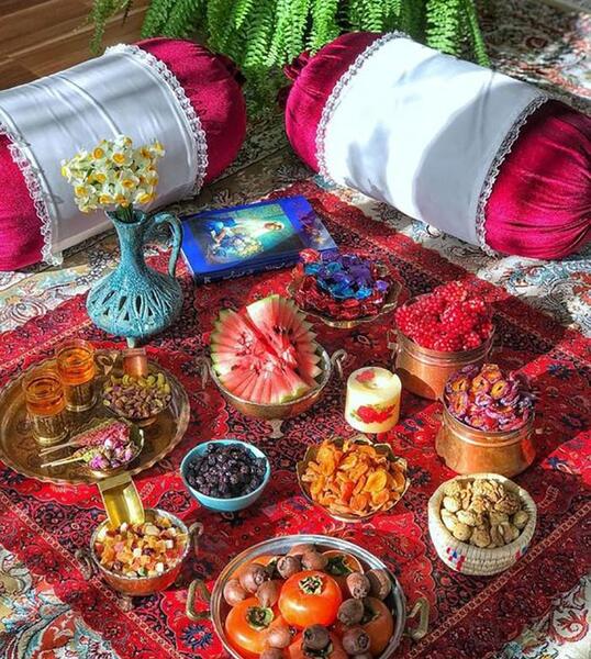 دانلود عکس چیدمان میز شب یلدا