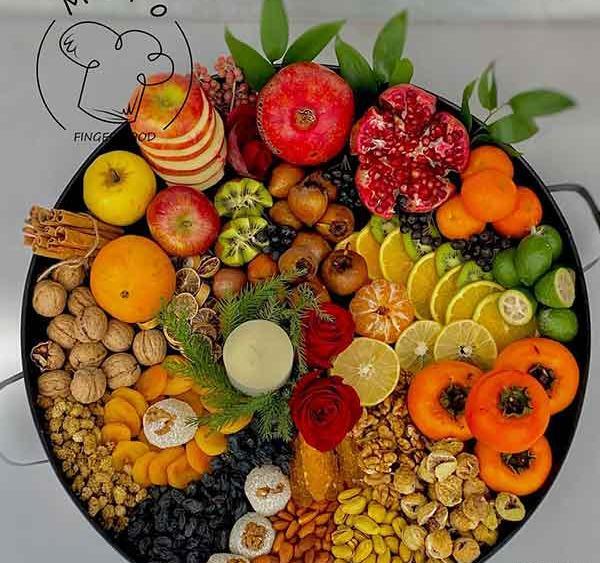 عکس چیدن میوه شب یلدا