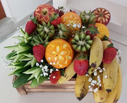 عکس چیدن میوه شب یلدا